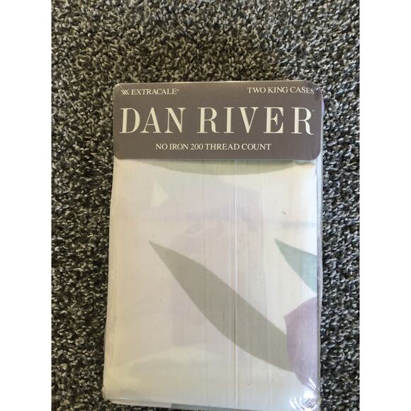 VINTAGE Dan River Two King Pillowcases No Iron White Floral - Picture 1 of 5